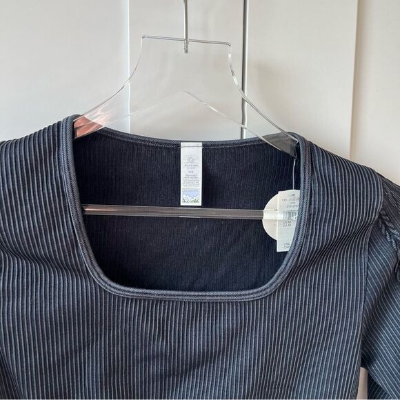 OFFLINE By Aerie Seamless Cable Square Neck T-Shirt Washed Black Medium NWT - Picture 2 of 7